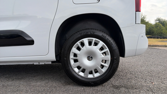 Vauxhall Combo Cargo Combo Diesel 1.5 Turbo D 100ps Prime Plus H1 Van - Image 17